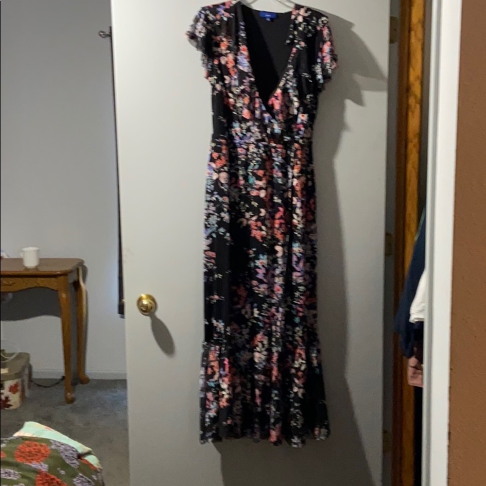 Black floral v neck ruffle dress
